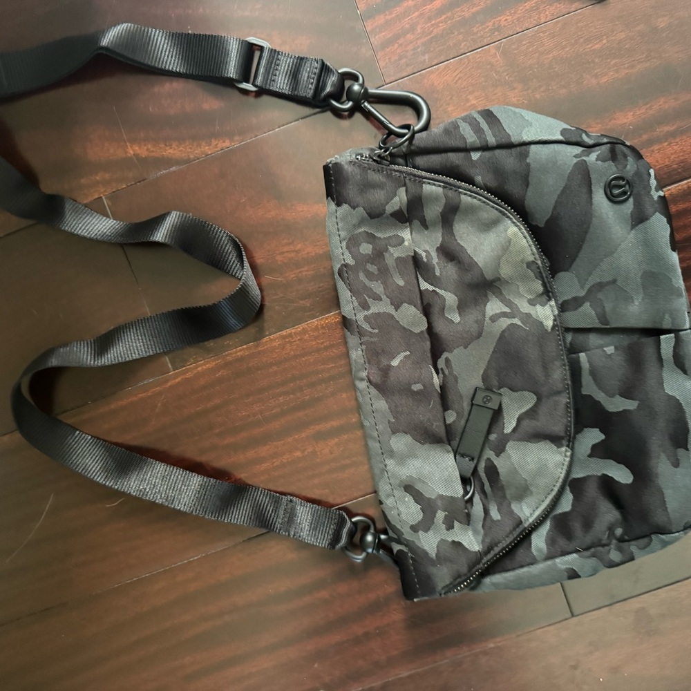 lululemon athletica Black and Gray Camouflage Crossbody Bag